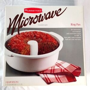 Rubbermaid Vintage NOS NIP White Microwave 2 Quart Ring Pan Non Stick 5575